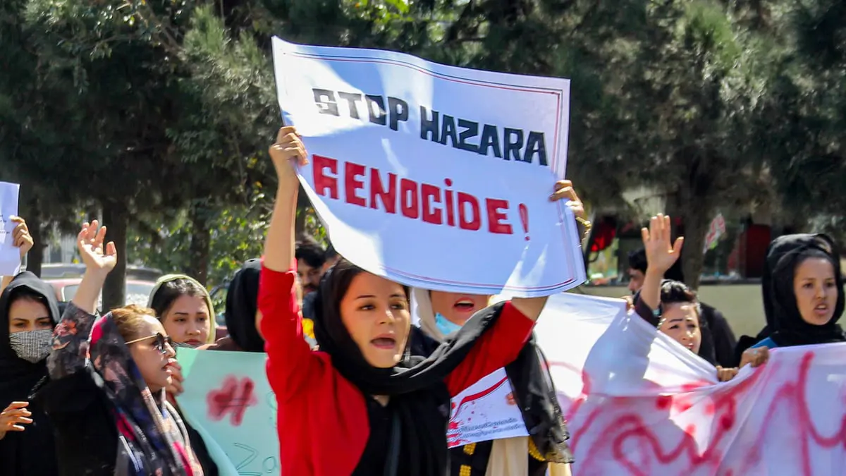 بعد مقتل 35 بتفجير في كابول.. أفغانيات يتظاهرن ضد "إبادة" الهزارة