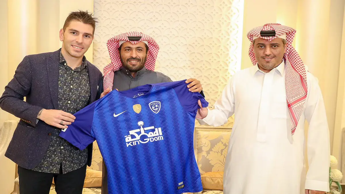 حقيقة مفاوضات جوناثان سوريانو مهاجم الهلال السعودي مع نادي برشلونة