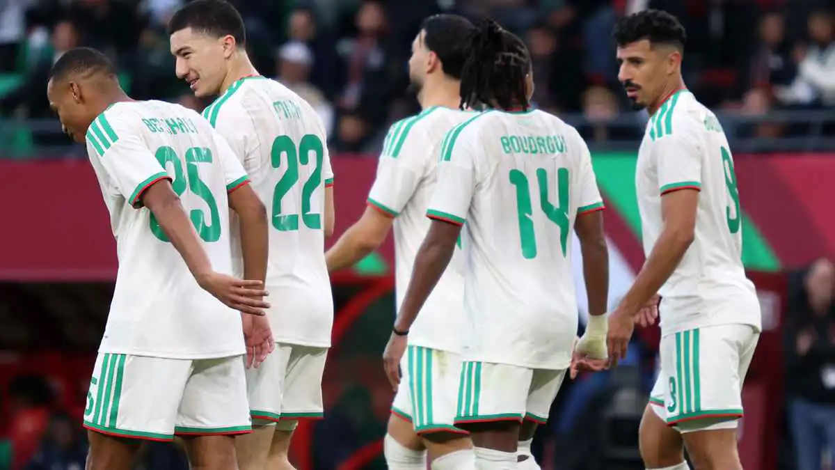 بغداد بونجاح خلال مباراة الجزائر والسودان