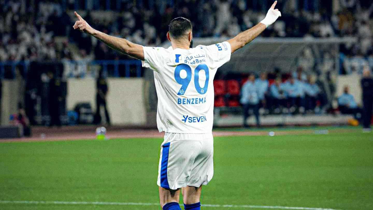 بنزيما يعادل رقمين تاريخيين لحمدالله وعمر السومة في أول مباراة مع الهلال 