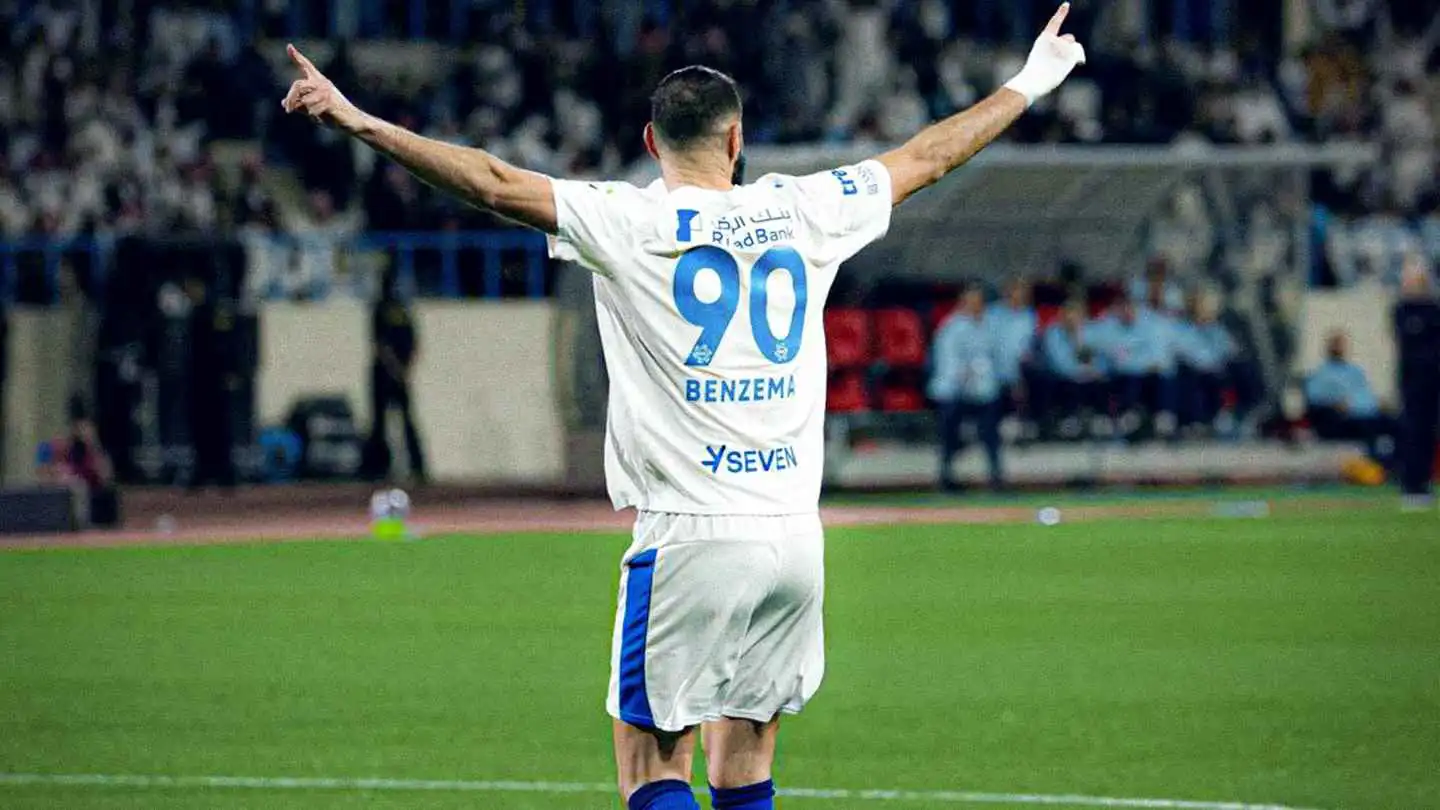 بنزيما يعادل رقمين تاريخيين لحمدالله وعمر السومة في أول مباراة مع الهلال