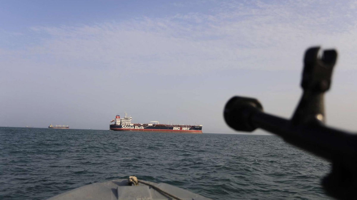 وزارة النفط العراقية تنفي علاقتها بناقلة نفط احتجزتها إيران