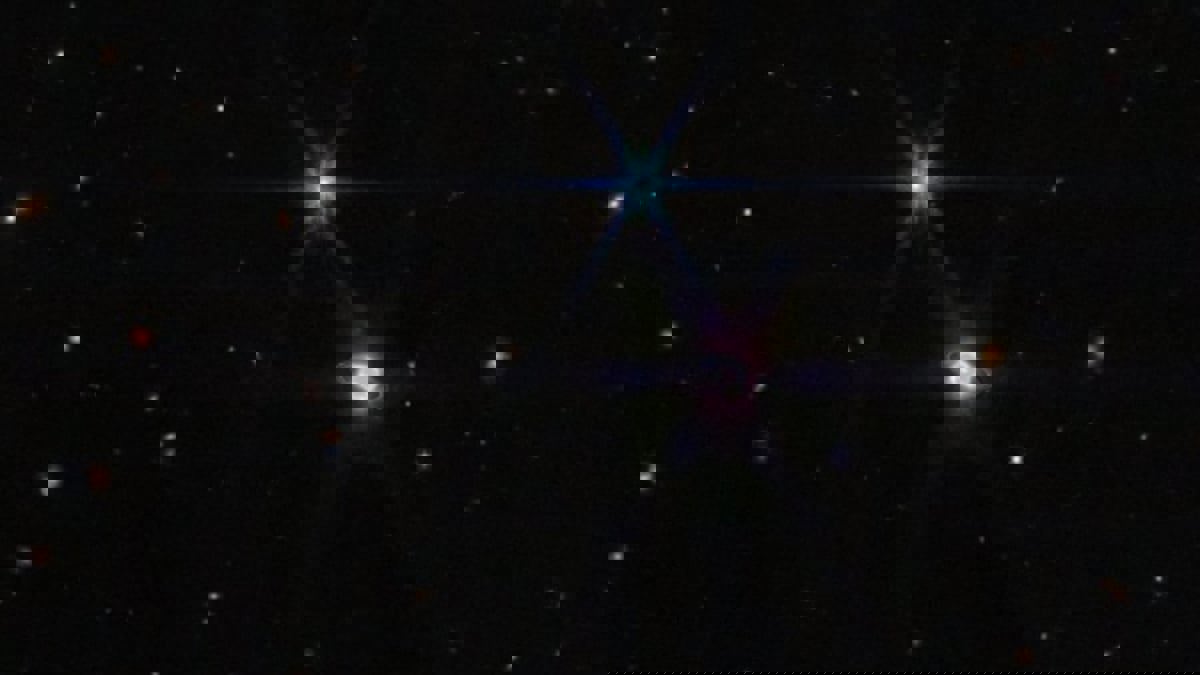 التلسكوب جيمس ويب يلتقط صورا دقيقة لحلقات نبتون