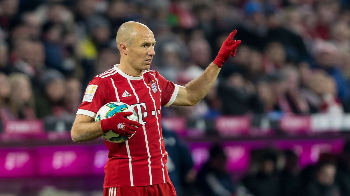 ناد برازيلي يطلب آرين روبين للعب بعد العودة من الاعتزال