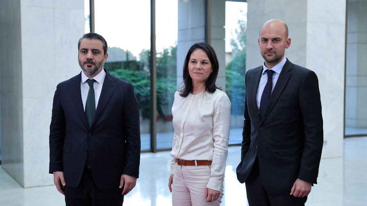 "المونيتور": أوروبا تشترط خروج روسيا من سوريا‎ لدعم القيادة الجديدة