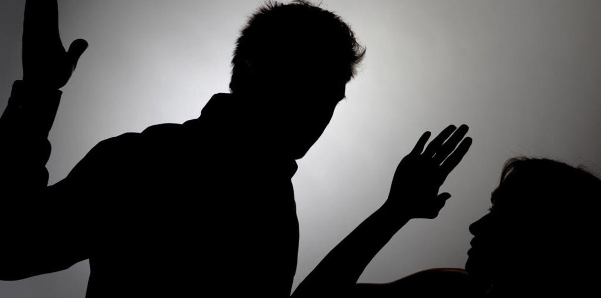 طبيب سعودي يكشف قصة مأساوية لمريضة مع زوجها المدمن ومحاولة اغتصاب ابنتهما