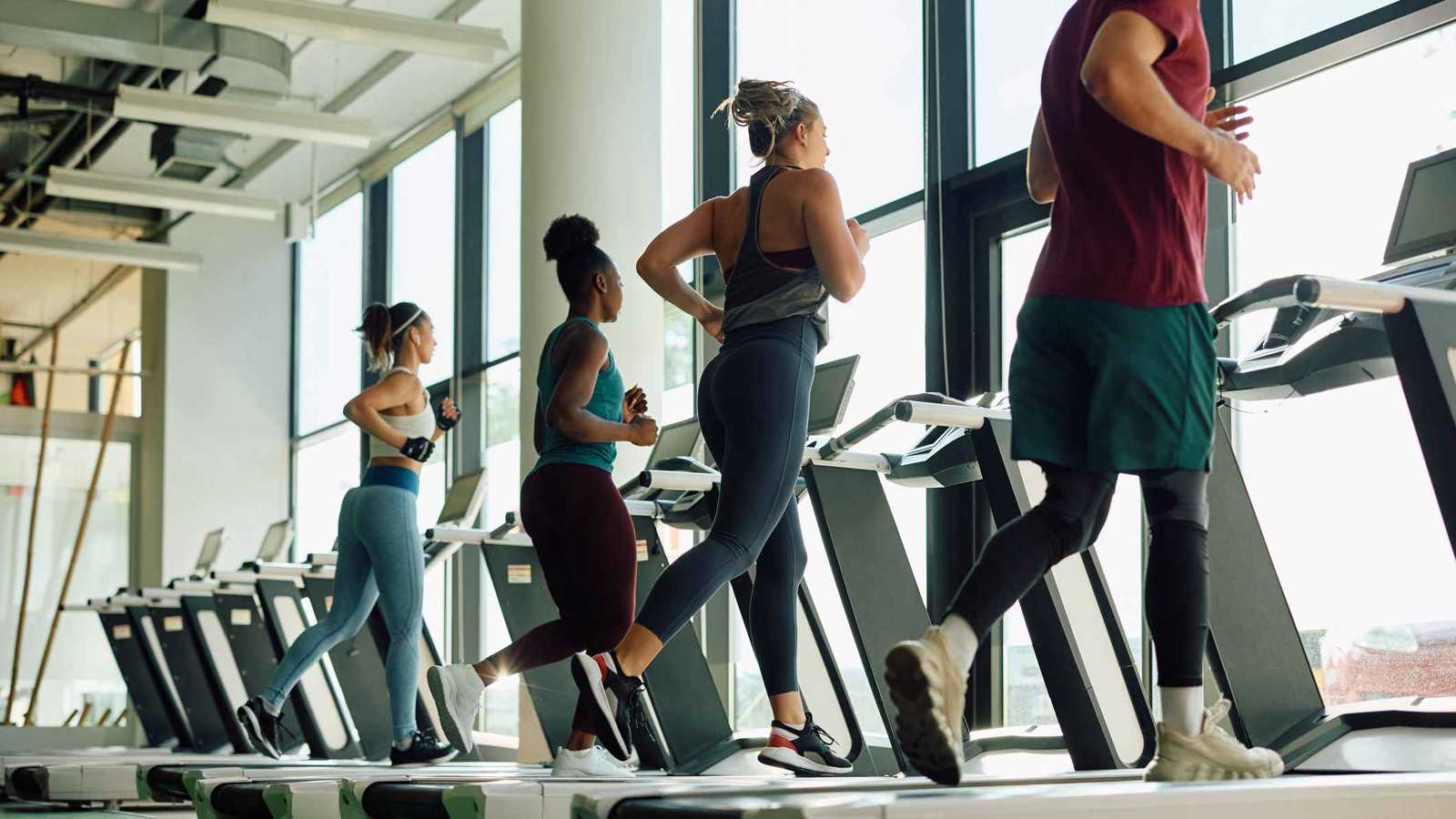 انهيار مفاجئ أثناء التمرين.. لماذا يُصيب من هم دون 40؟