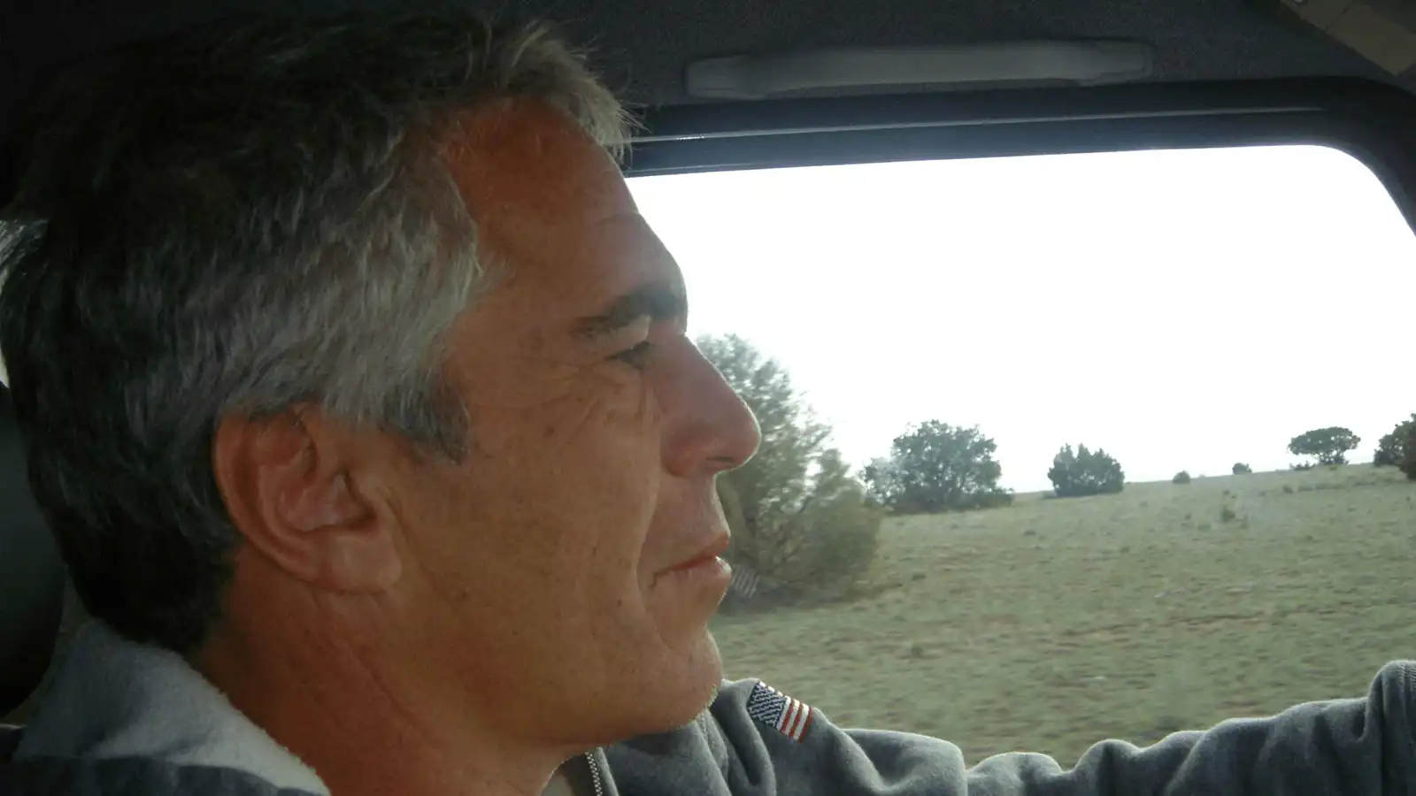 "أسبوع الجحيم".. إدارة ترامب تغرق في طوفان من ملفات إبستين