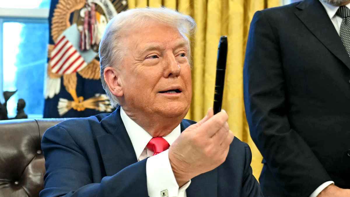 طبيبة تشكك في تفسير البيت الأبيض لكدمات يد ترامب