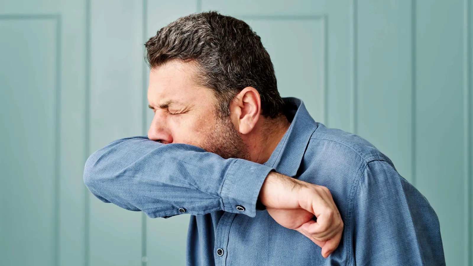 متحور كورونا الجديد.. هذا العارض المستمر هو علامته المميزة