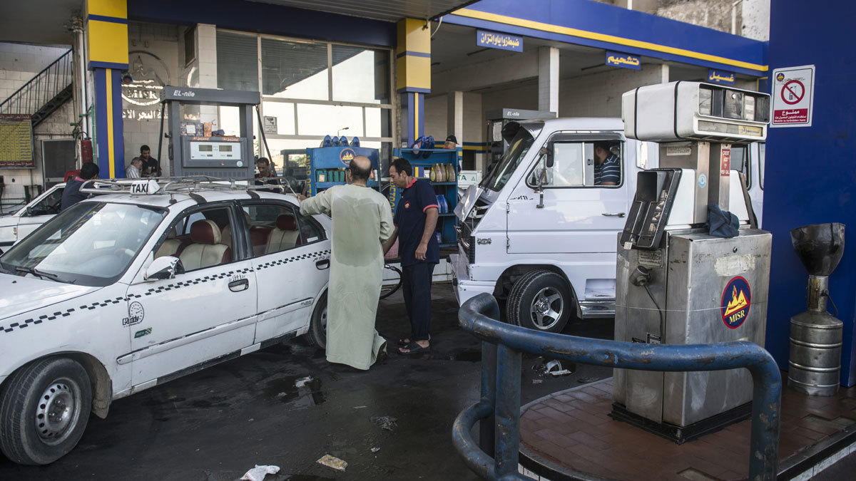 مصر تخفض دعم المواد البترولية في موازنة العام المقبل