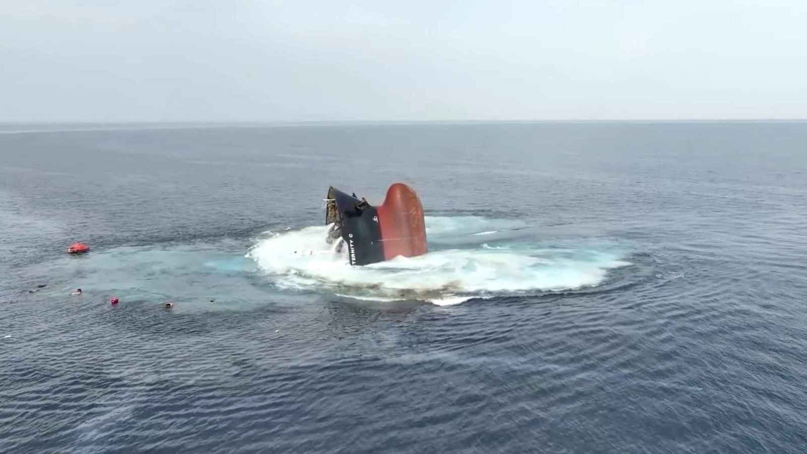 المبعوث الأممي يدعو الحوثيين لوقف هجماتهم في البحر الأحمر