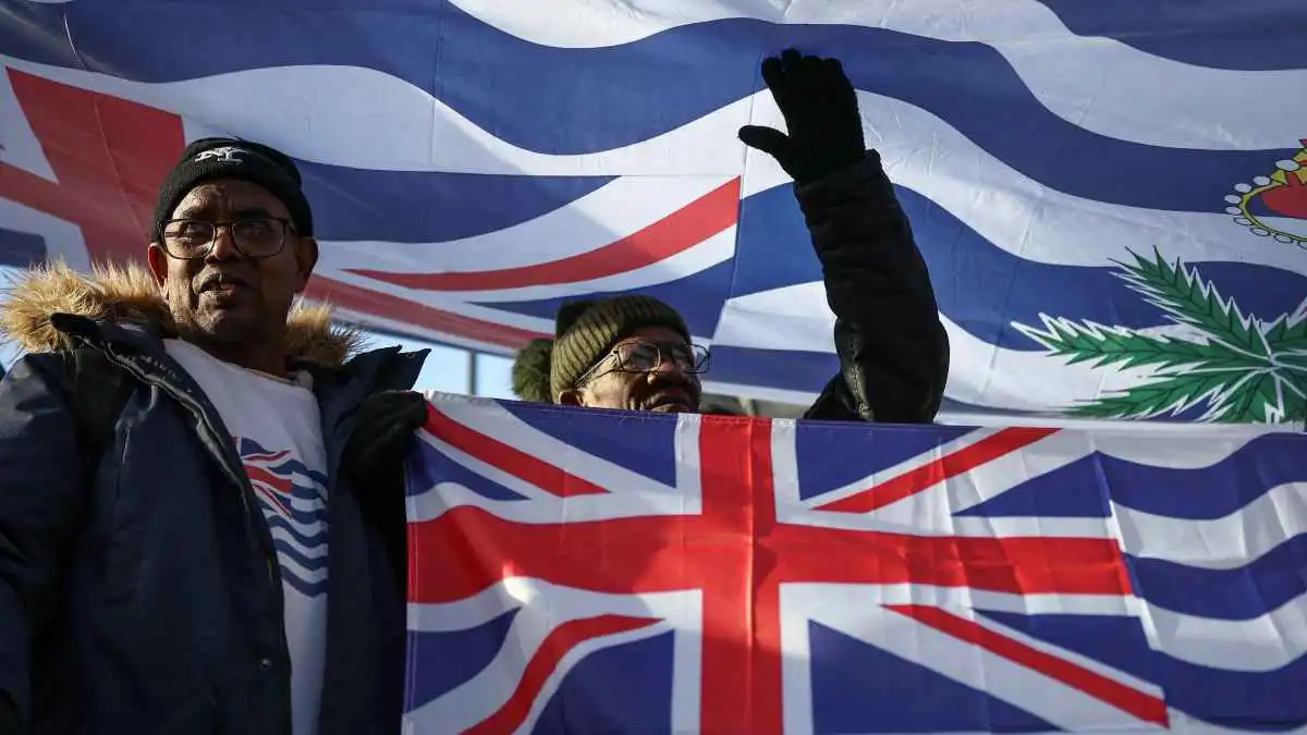 "ضعف تام".. ترامب ينتقد تنازل بريطانيا عن جزيرة تابعة لموريشيوس