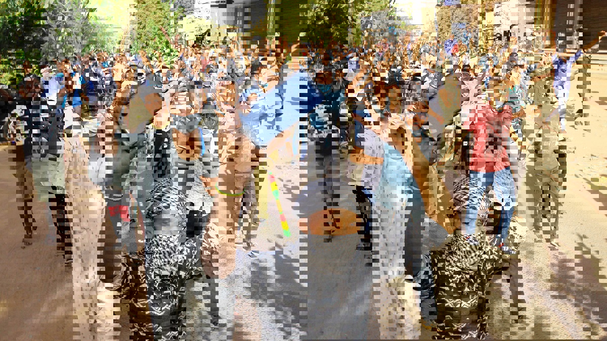 مع تجدد الاحتجاجات.. الشرطة السودانية تفرق بالقوة مظاهرة في "بورتسودان" (فيديو)