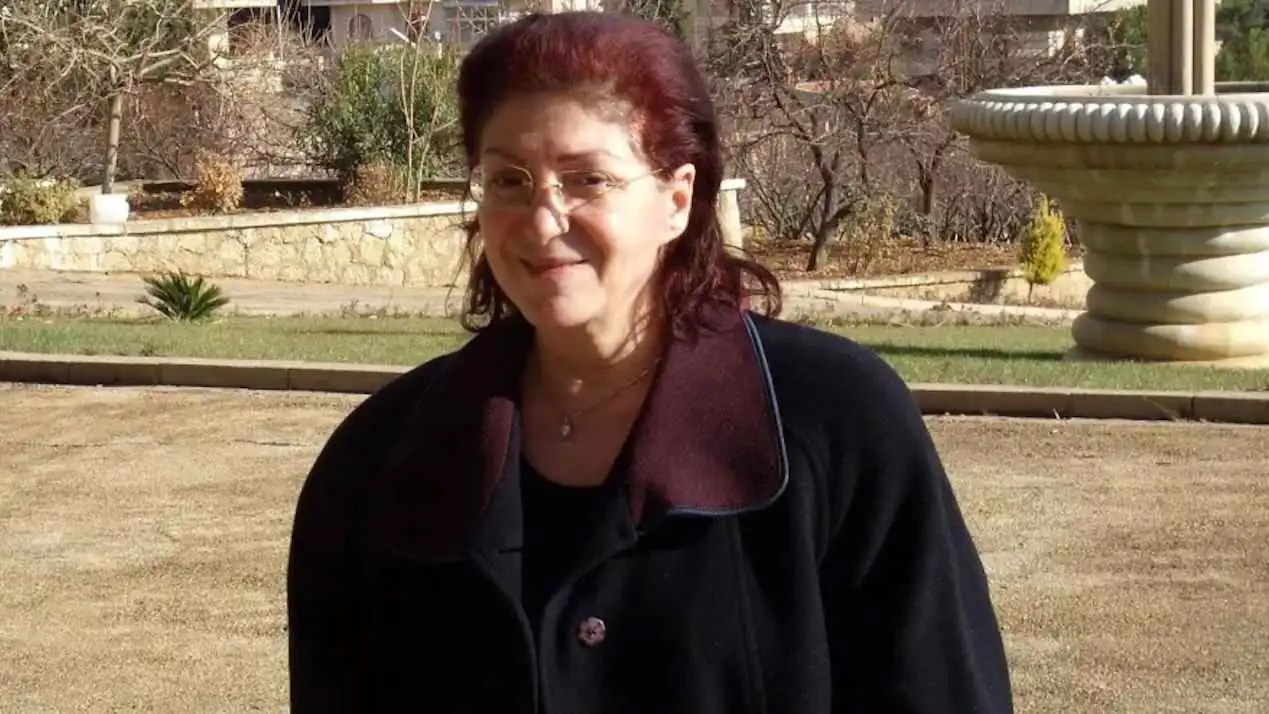 ثناء دبسي.. كيف تحوّلت شابة جريئة لأشهر أمهات الدراما السورية؟