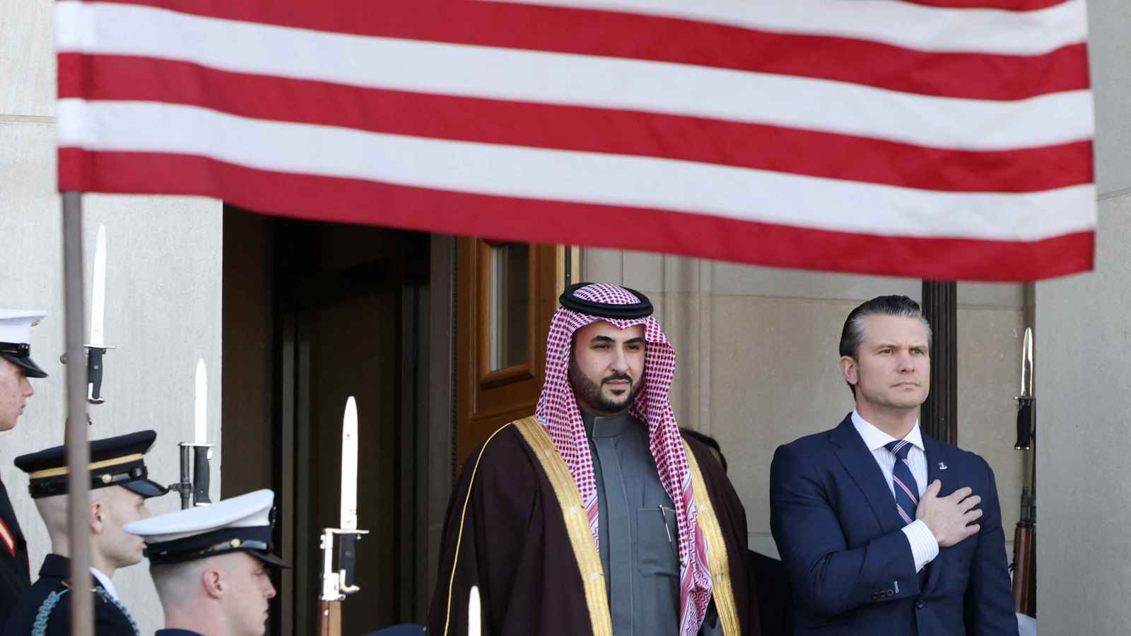 وزير دفاع السعودية يصل إلى واشنطن في زيارة رسمية