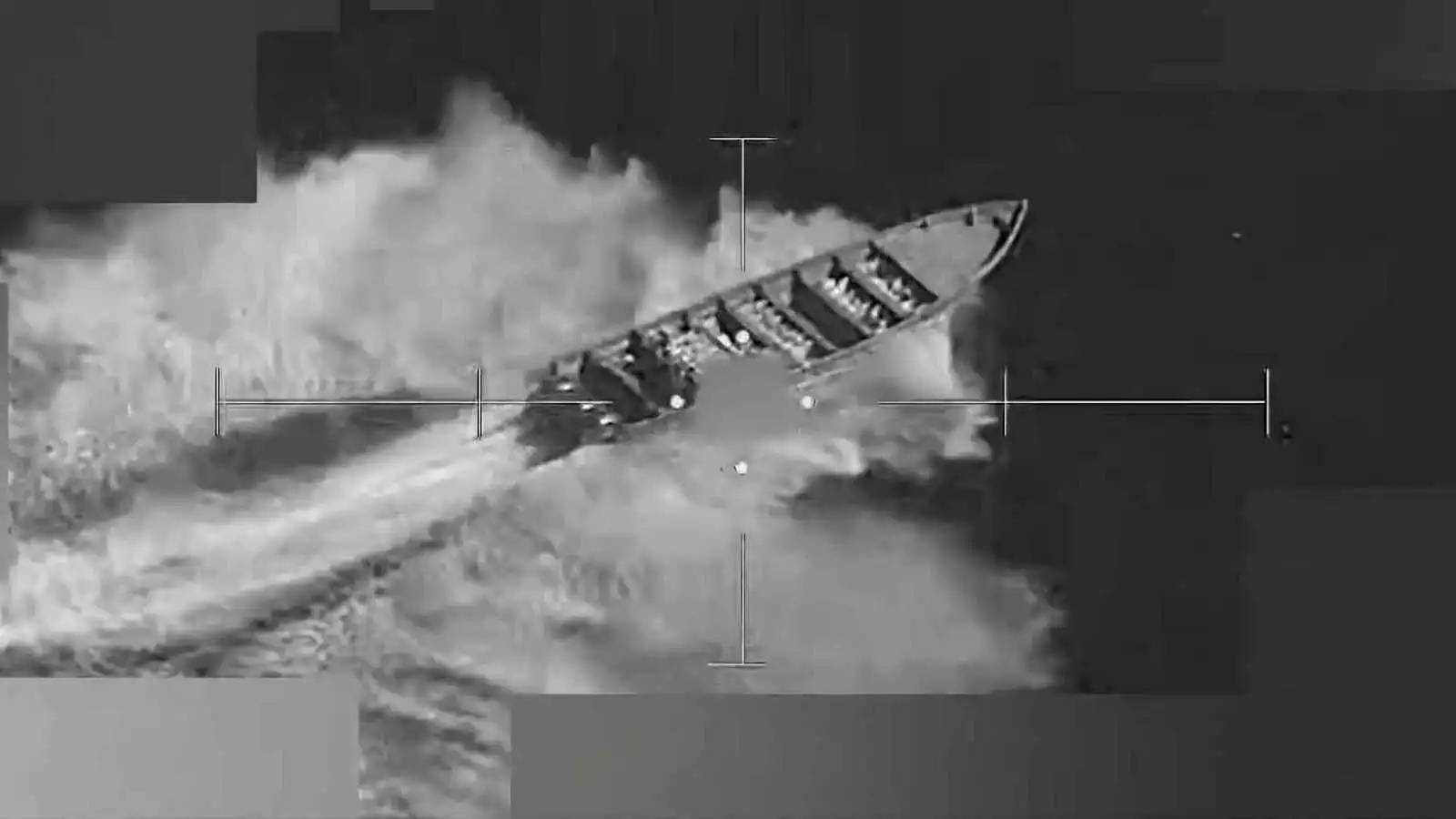 واشنطن تعلن مقتل شخصين في استهداف سفينة تهريب بالمحيط الهادئ (فيديو)