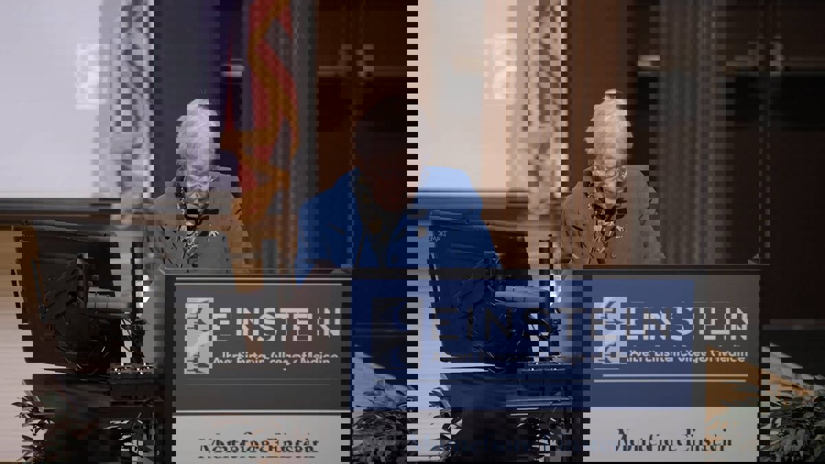 تبرع بقيمة مليار دولار يصدم طلبة إحدى الكليّات الأمريكية (فيديو)