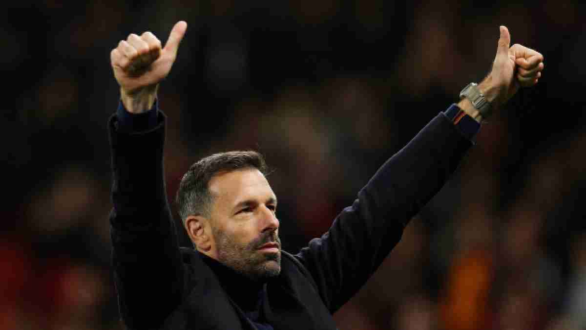 "فان نيستلروي" يحسم مستقبله مع مانشستر يونايتد