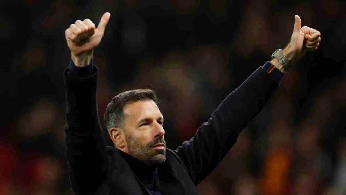 "فان نيستلروي" يحسم مستقبله مع مانشستر يونايتد