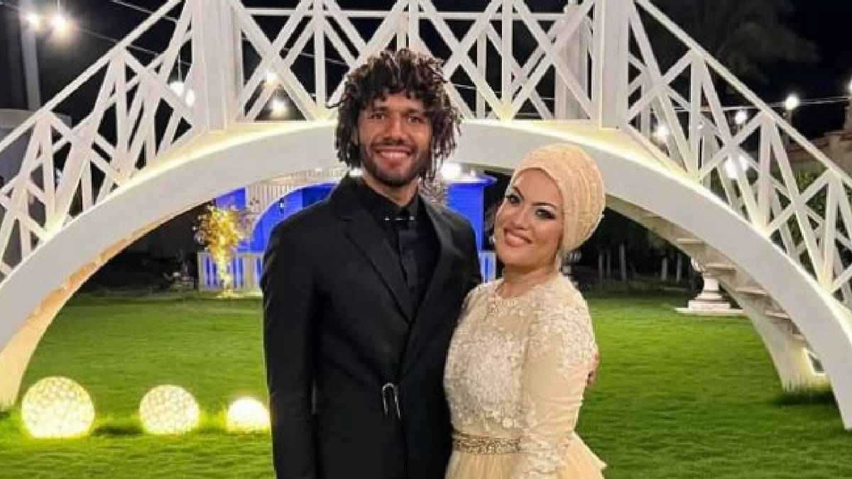 شقيقة النني تدافع عن زوجته الجديدة (صور)