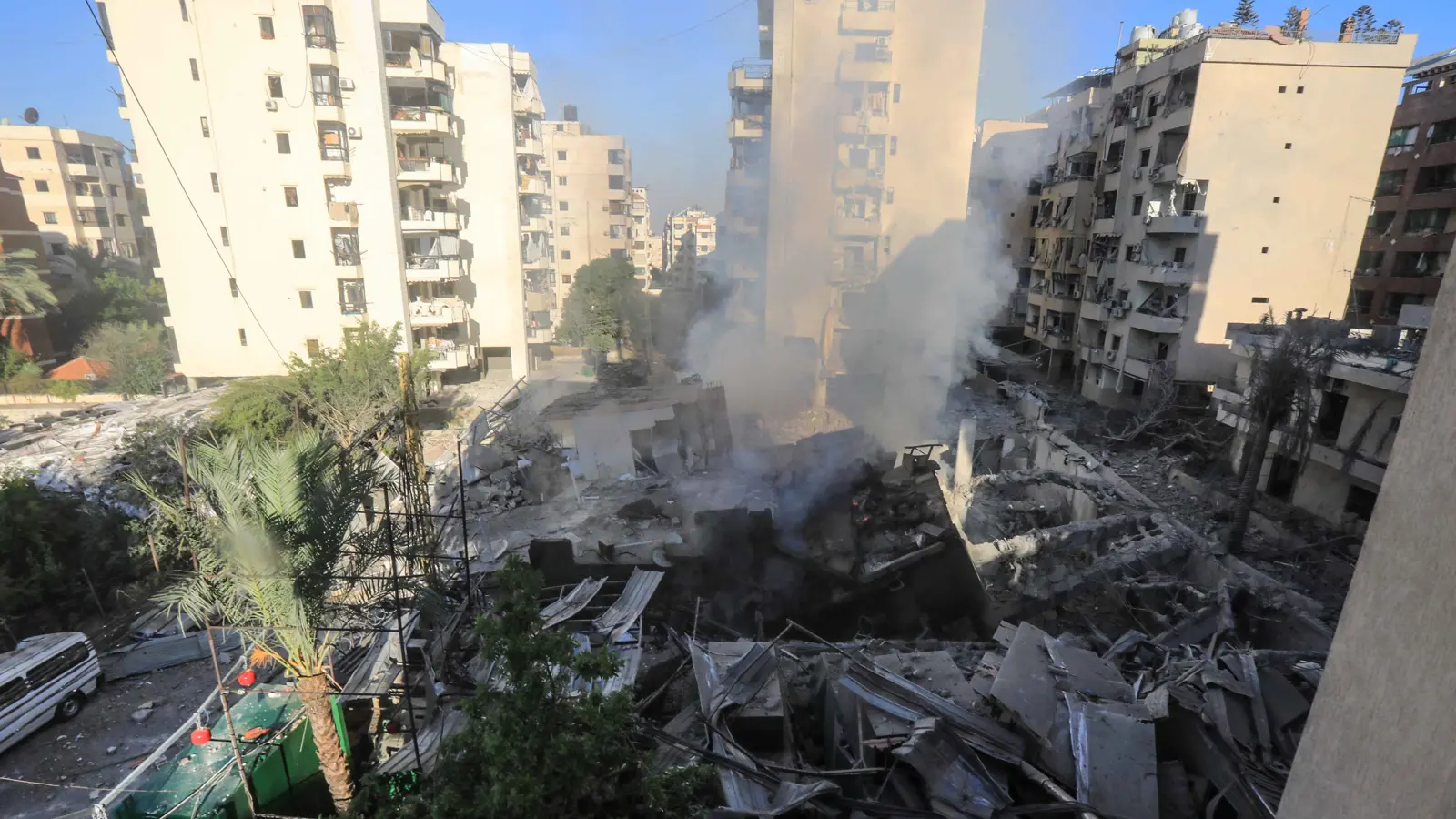 خلال 20 دقيقة.. غارات إسرائيلية عنيفة مستمرة على ضاحية بيروت