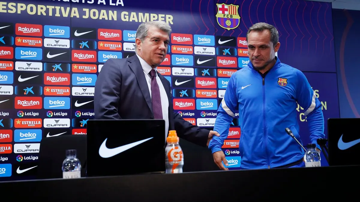 لابورتا: برشلونة تأخر في إقالة كومان ونتواصل مع تشافي