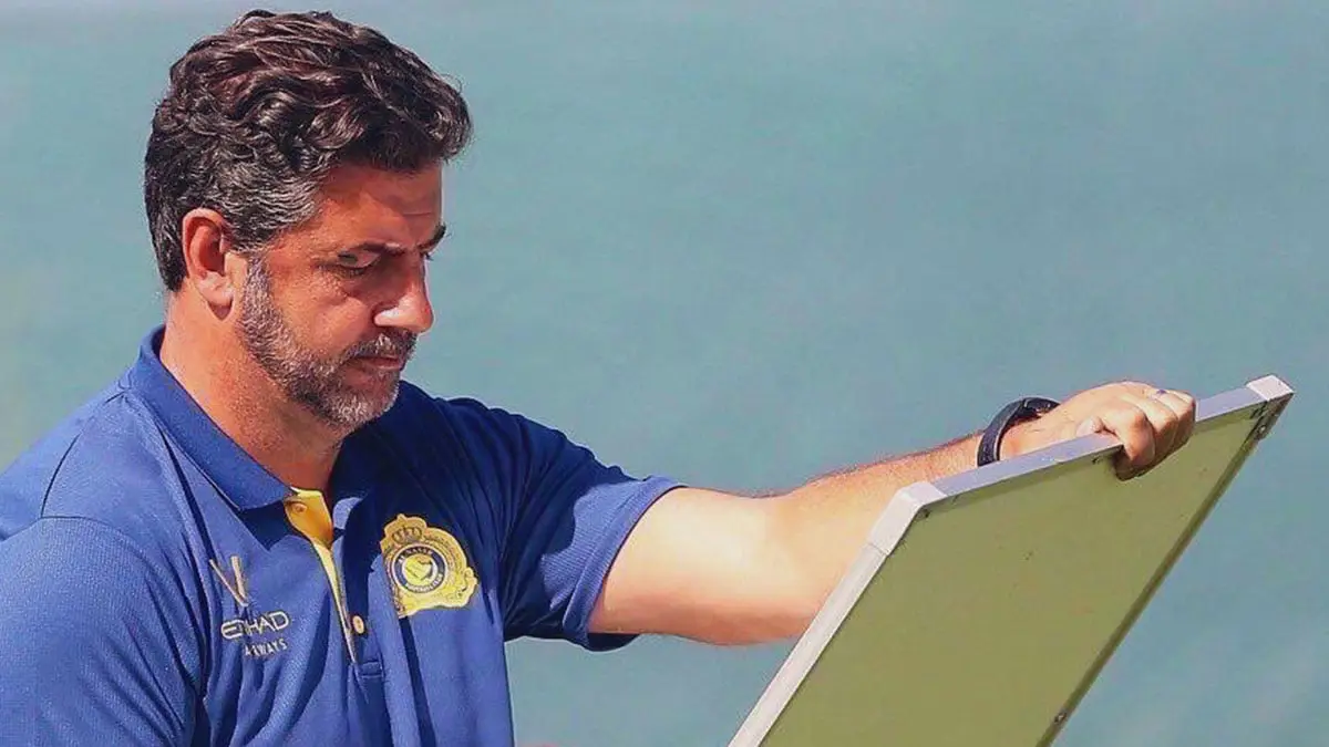 تقرير: نادي النصر السعودي يتوصل إلى اتفاق نهائي لتجديد عقد المدرب روي فيتوريا