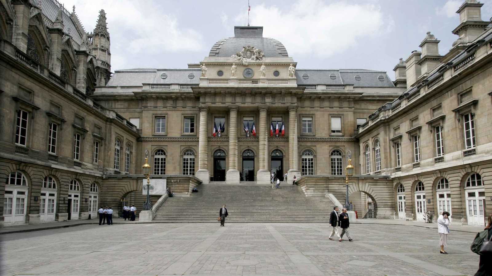 فرنسا.. النيابة العامة تطلب السجن لثلاث "عائدات" من سوريا