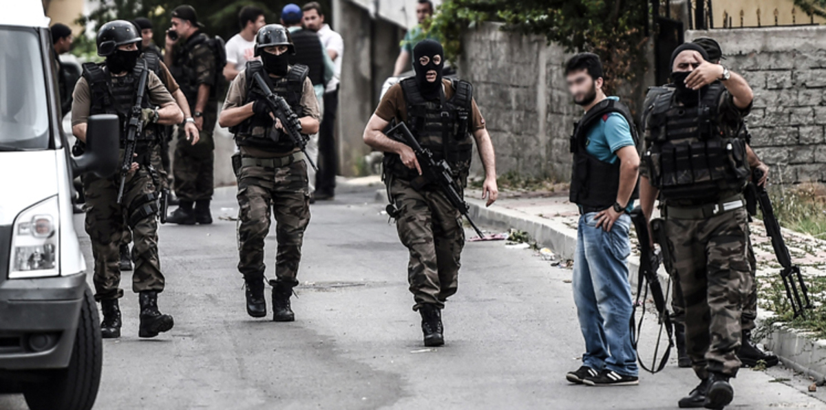 السلطات التركية تحقق مع 10 آلاف مستخدم لمواقع التواصل الاجتماعي