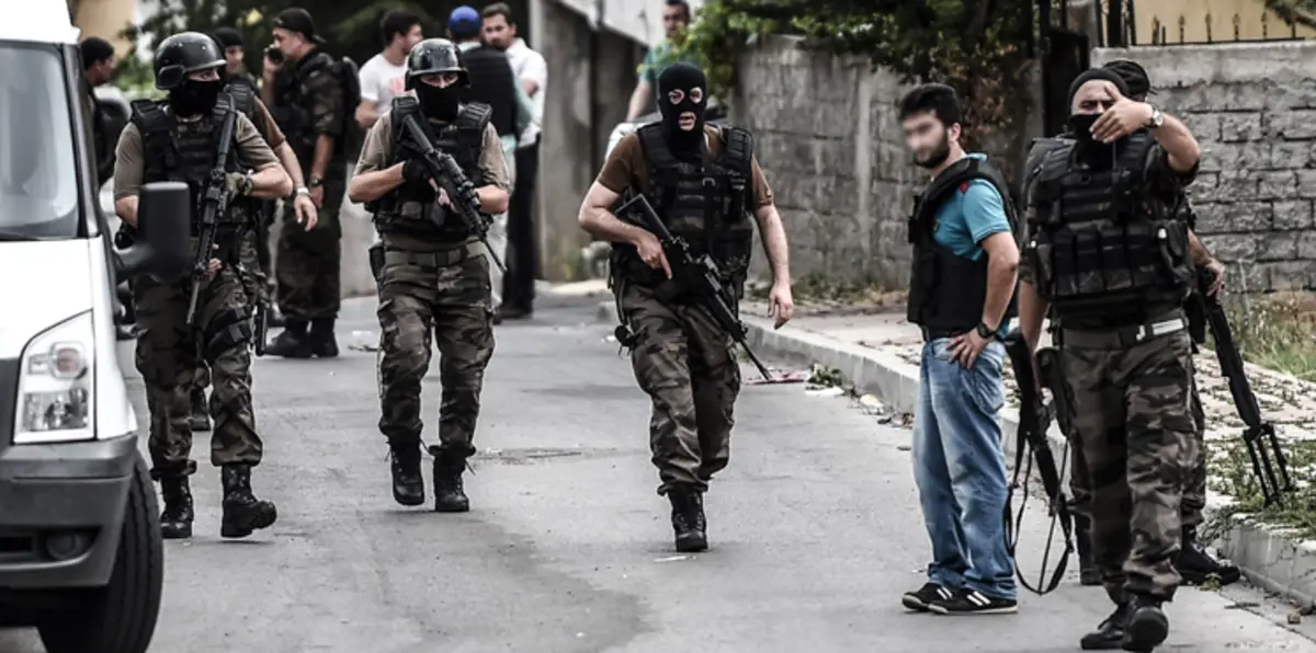 السلطات التركية تحقق مع 10 آلاف مستخدم لمواقع التواصل الاجتماعي