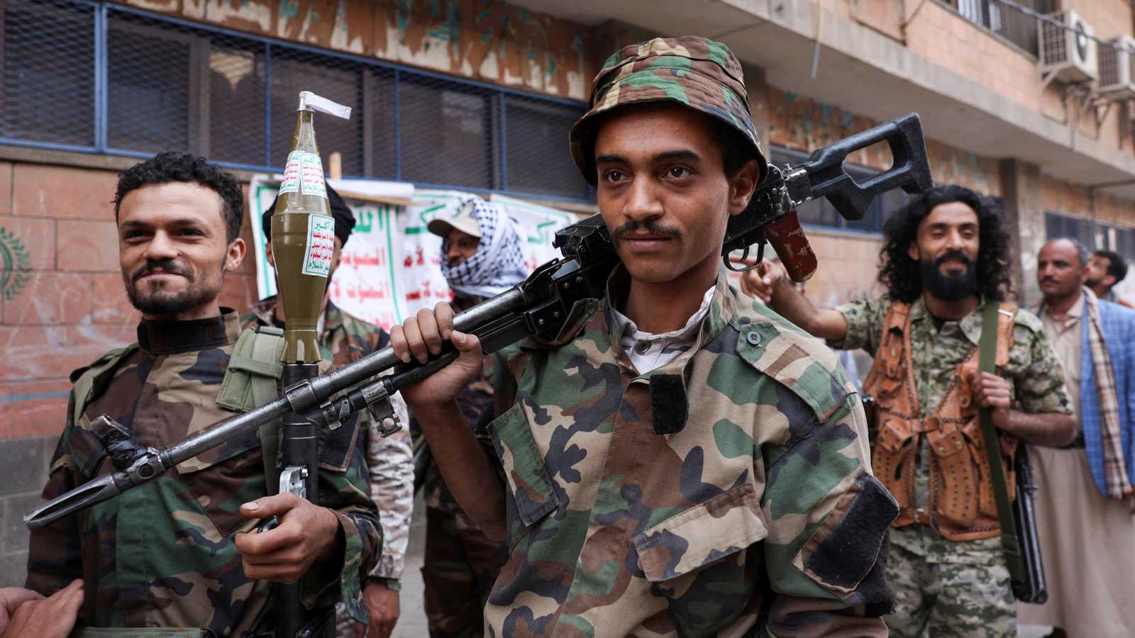 الأمم المتحدة تطالب الحوثيين بالإفراج عن طواقمها وإخلاء مقراتها