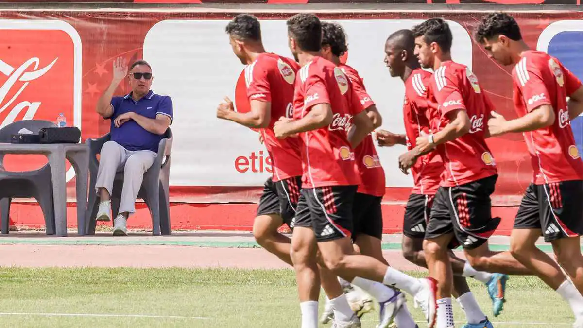 الخطيب لا يحبه شخصيا.. تصريحات نارية حول علاقة رئيس الأهلي بسيد عبدالحفيظ