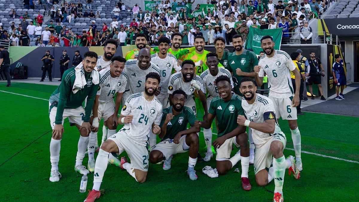 الموعد والقنوات المجانية الناقلة لمباراة السعودية وأمريكا في الكأس الذهبية
