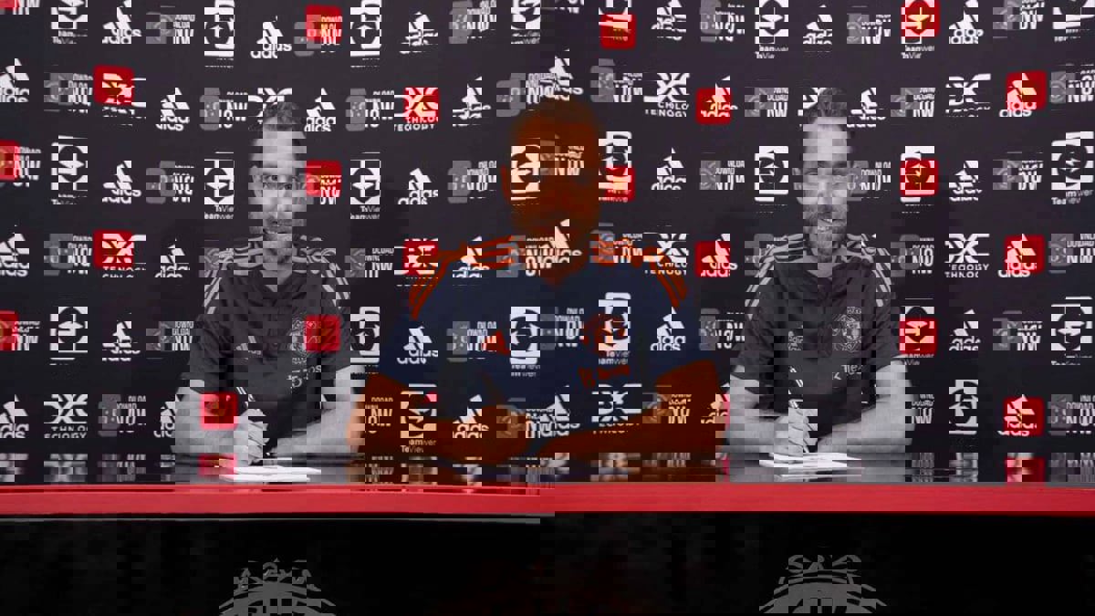 إريكسن: الحديث مع تين هاغ أقنعني بالانضمام إلى مانشستر يونايتد