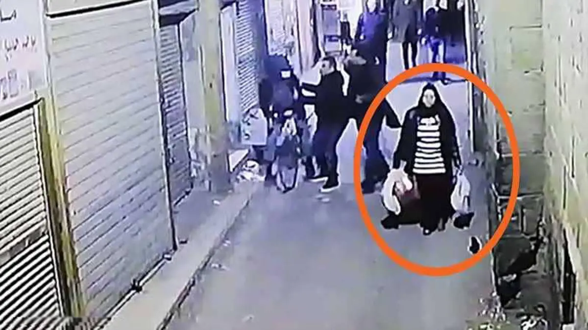 عقب نجاتها من تفجير "حي الأزهر".. أول تعليق لـ"حاملة الأكياس" من داخل المستشفى (فيديو)