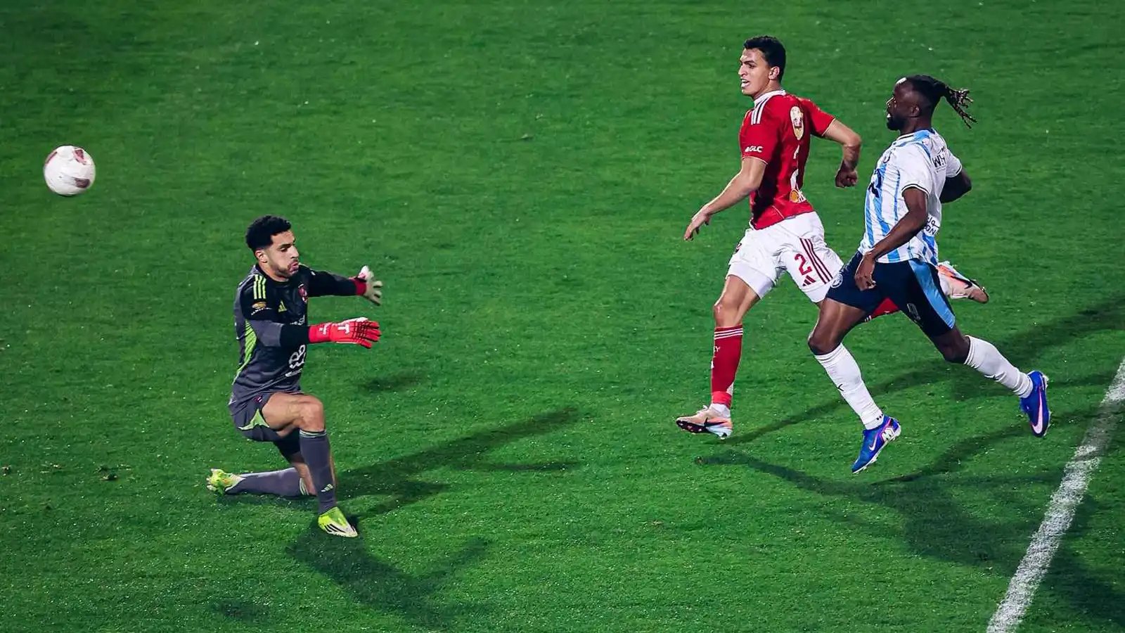 أول قرار من إدارة الأهلي ضد اللاعبين بعد الخسارة القاسية أمام بيراميدز