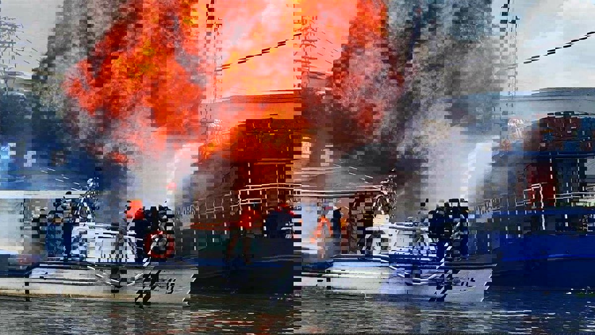 7 قتلى جرّاء حريق عبّارة في الفلبين