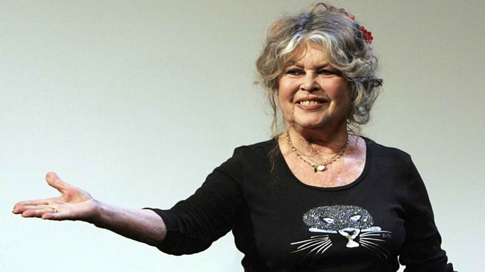 بريجيت باردو تراسل أردوغان بسبب "الكلاب"