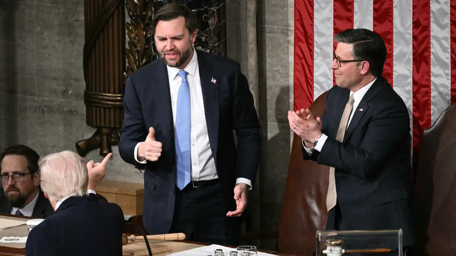 بقيادة "فانس العظيم".. ترامب يعلن "الحرب على الاحتيال" (فيديو)