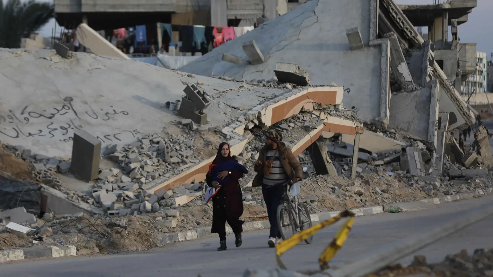 مسؤول إسرائيلي سابق: حماس "لن تذهب" وأمامنا مفاوضات صعبة