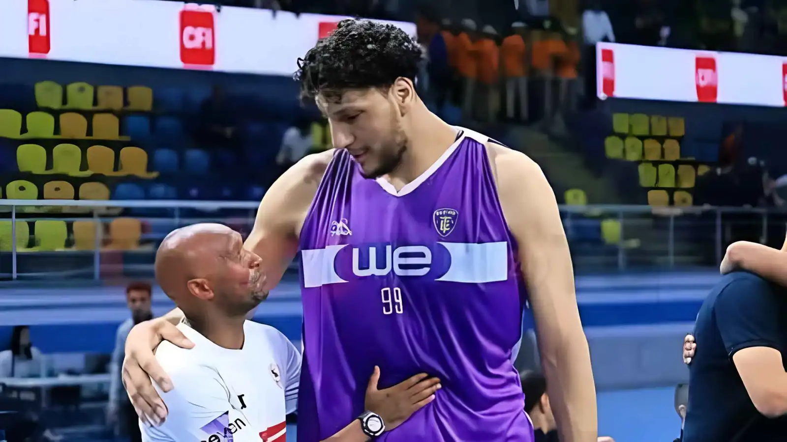 فارق طول مرعب.. صورة مثيرة لشيكابالا مع عملاق المصرية للاتصالات (شاهد)