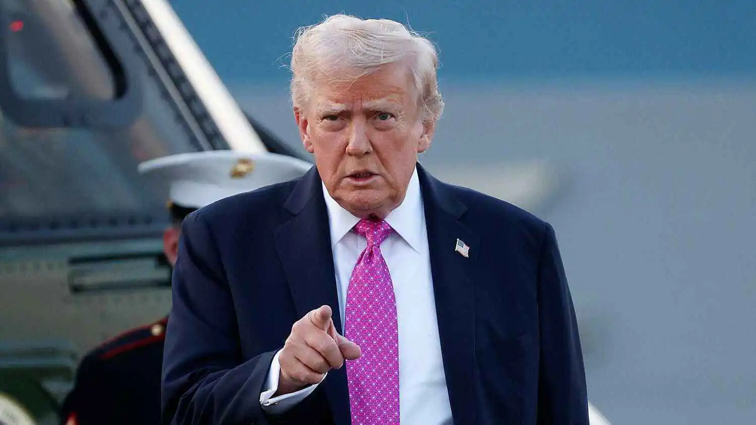 تحت ضغط الأساطيل.. ترامب يعلن إجراء محادثات مع طهران