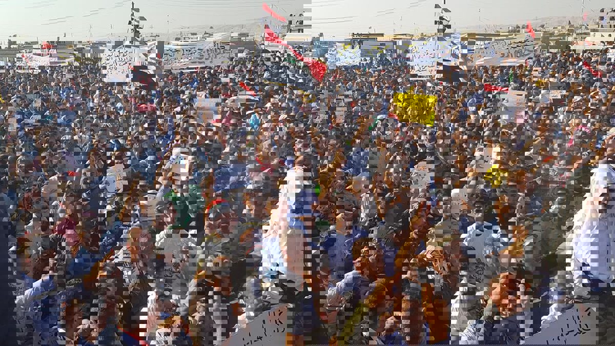 العراق .. مسيرة ضخمة للحشد الشعبي وسط بغداد