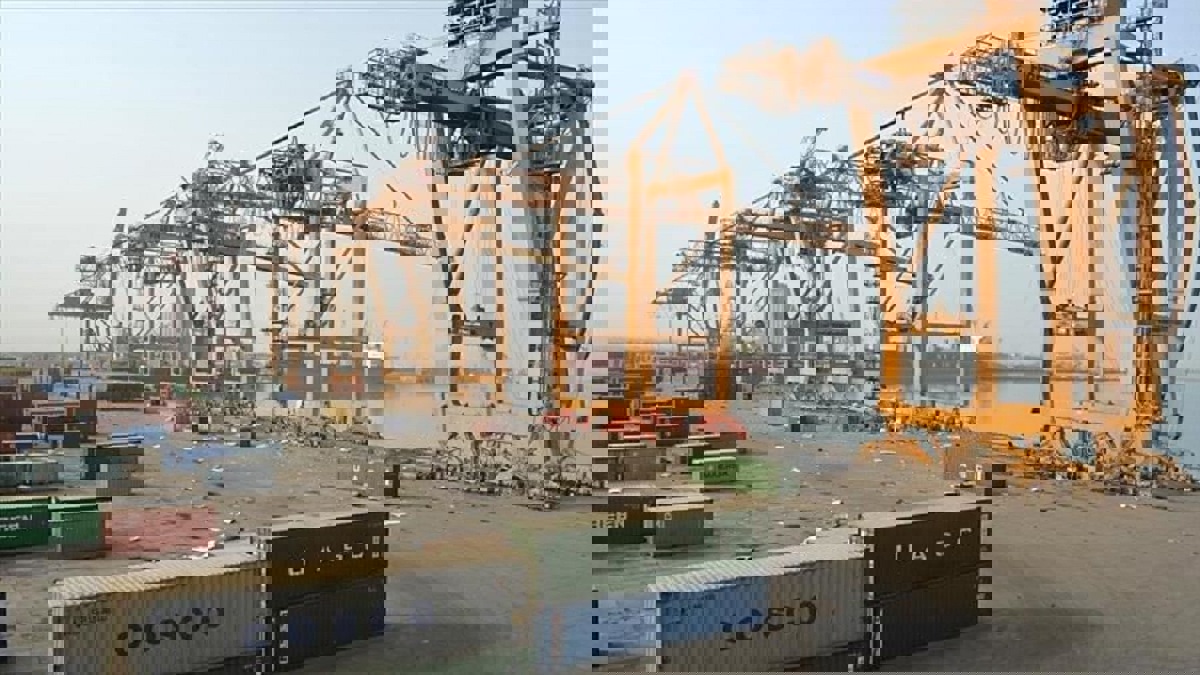 الحكومة اليمنية تتهم الحوثيين باحتجاز سفينة كورية وزورقين قبالة كمران