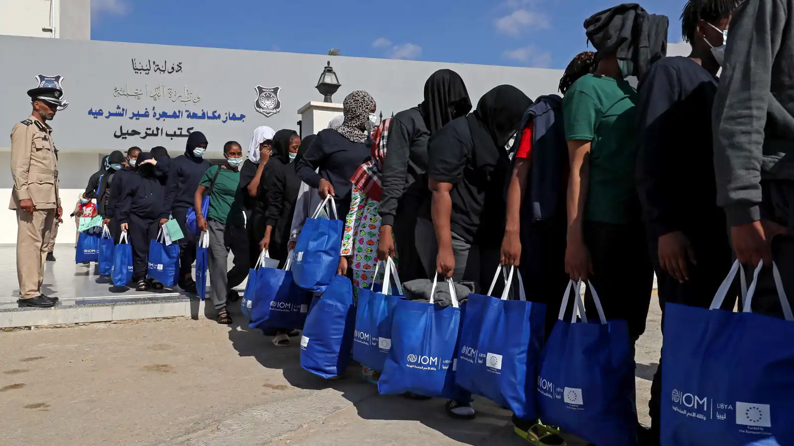 ليبيا.. حملة أمنية لتفكيك شبكات تصنيع قوارب الهجرة