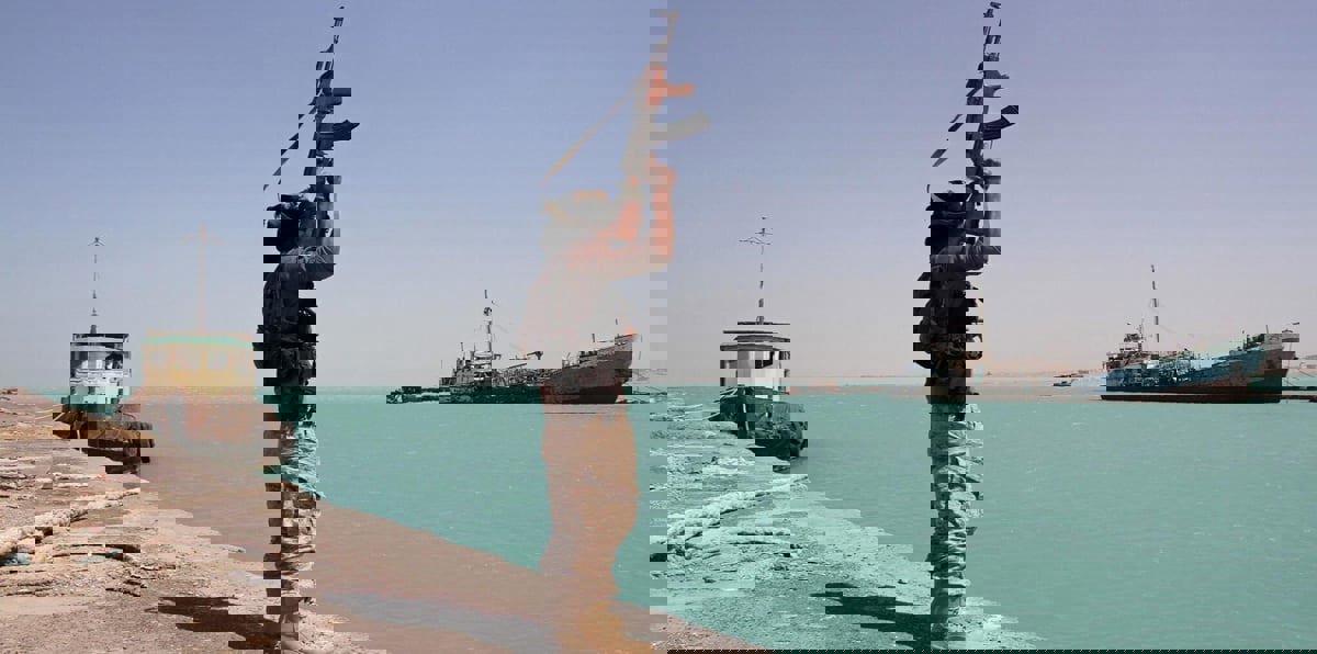 السفير اليمني بالقاهرة: إذا توافرت الإمكانات للحوثيين سيوقفون الملاحة بالبحر الأحمر