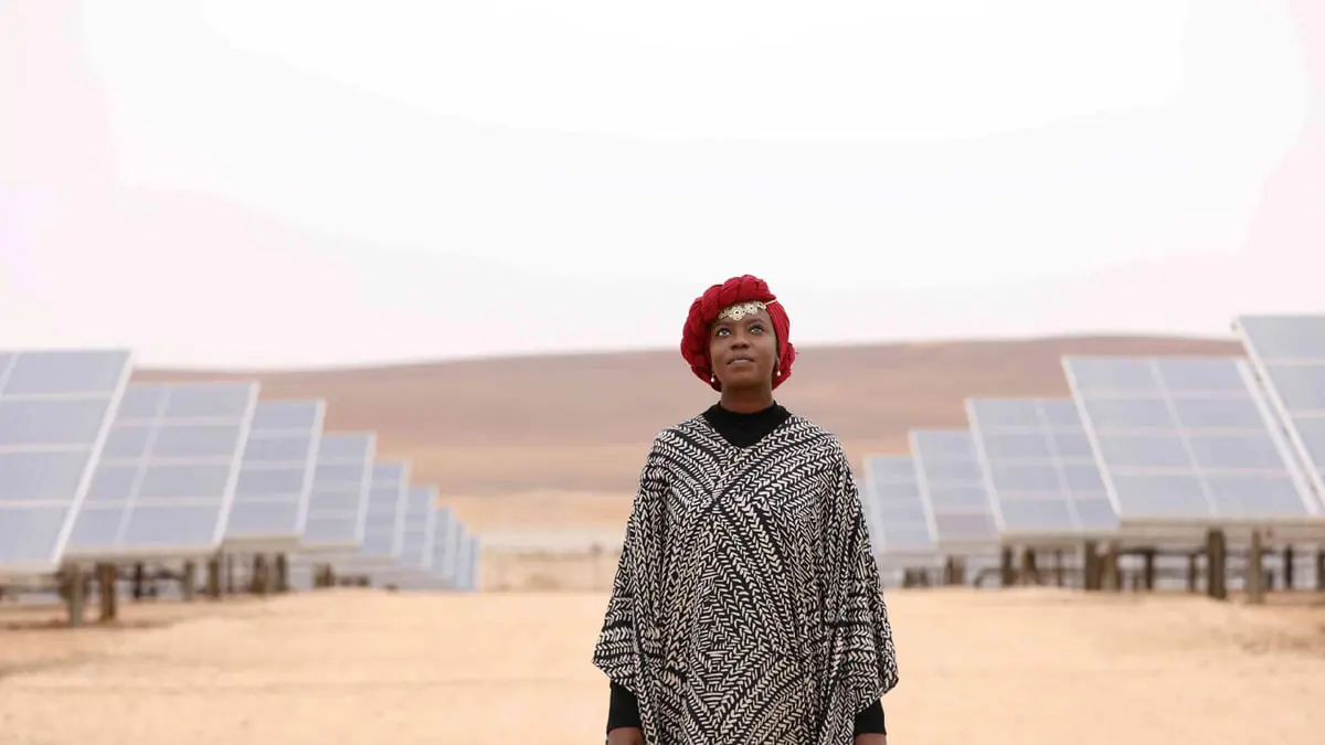 "الأرض بدأت تتخلص منا هي الأخرى".. شاعرة تنقل أصوات اللاجئين إلى غلاسكو