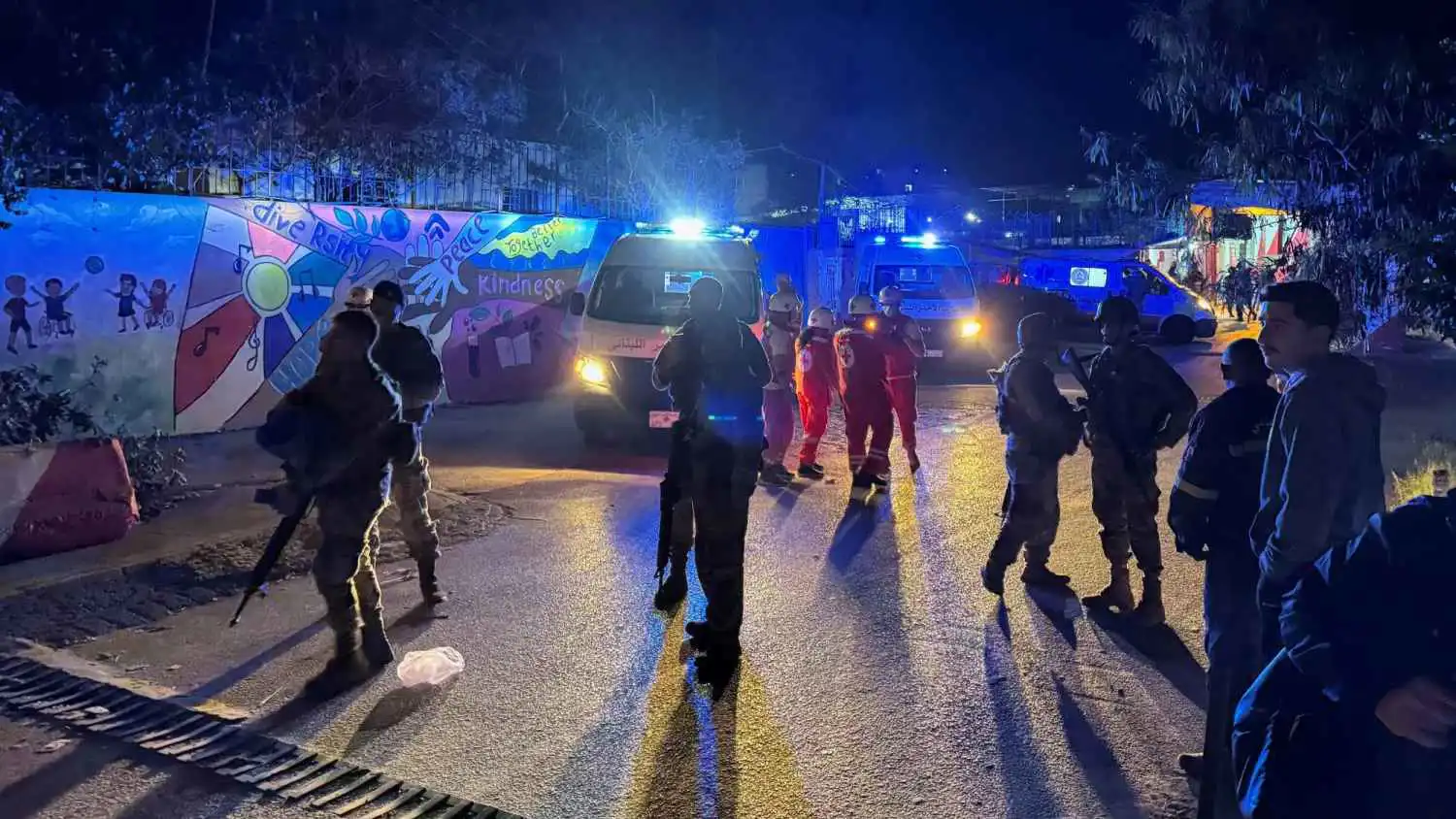 جنود لبنانيون عند مخل مخيم عين الحلوة