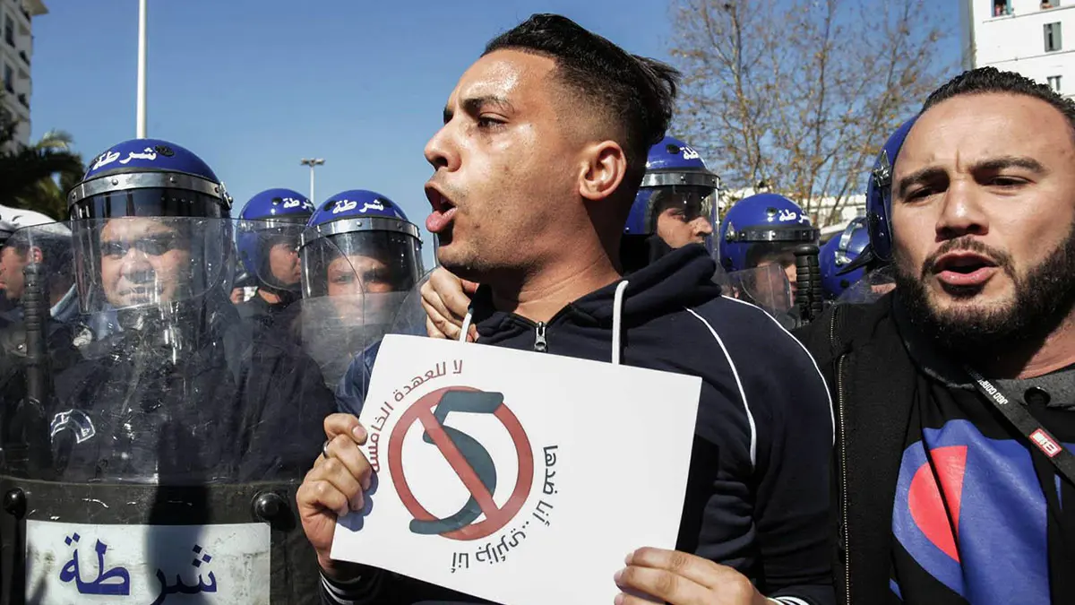 جامعات الجزائر تدخل على خط الاحتجاجات ضد الولاية الخامسة لبوتفليقة